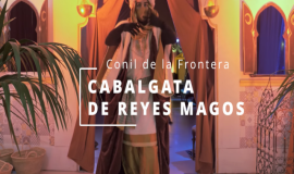 En el vídeo se muestra al principio como el heraldo prepara la carta de los reyes magos y posteriormente se ve la cabalgata de los reyes, en la que se ven distintas carrozas que lanzan muchos regalos y caramelos, todo ello con planos a pie de calle.