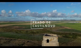 Se puede visualizar una combinación variada de planos aéreos y terrestres que presentan las características más singulares del Prado de Castilnovo.