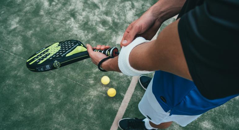 RAQUETA DE PADEL - FUENTE INTERNET