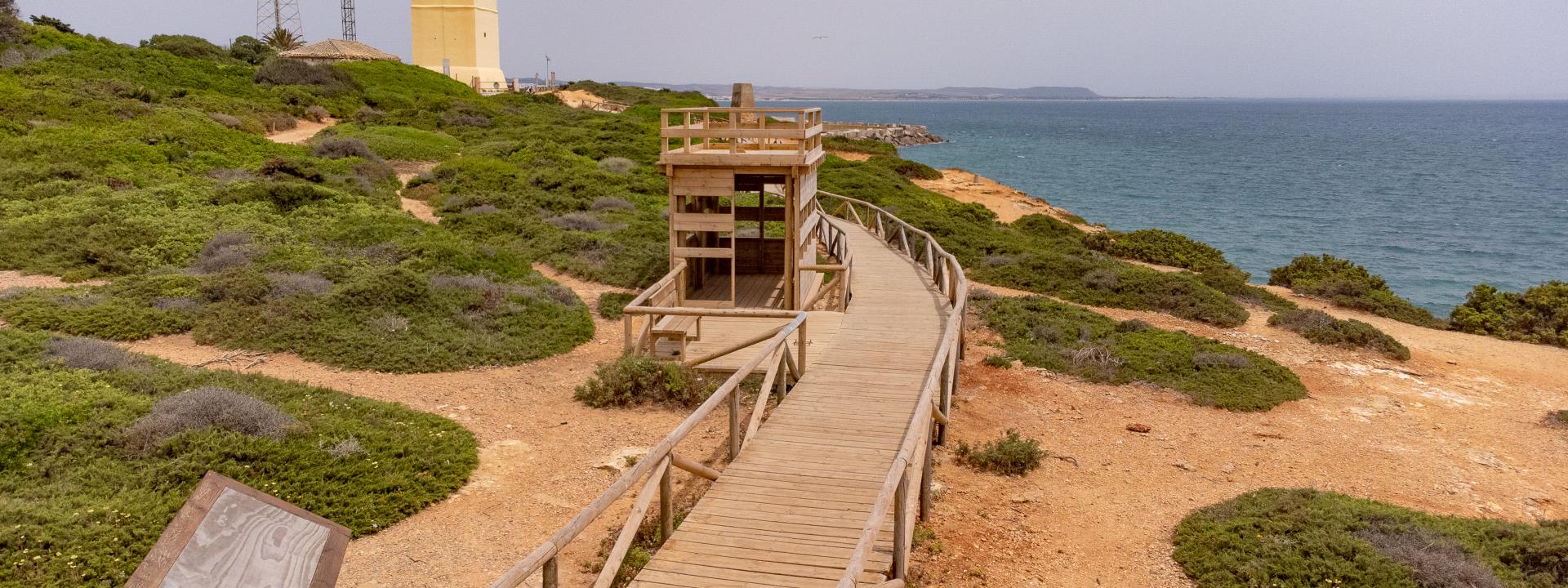 Sendero Desde El Faro Roche A La Cala Encendida